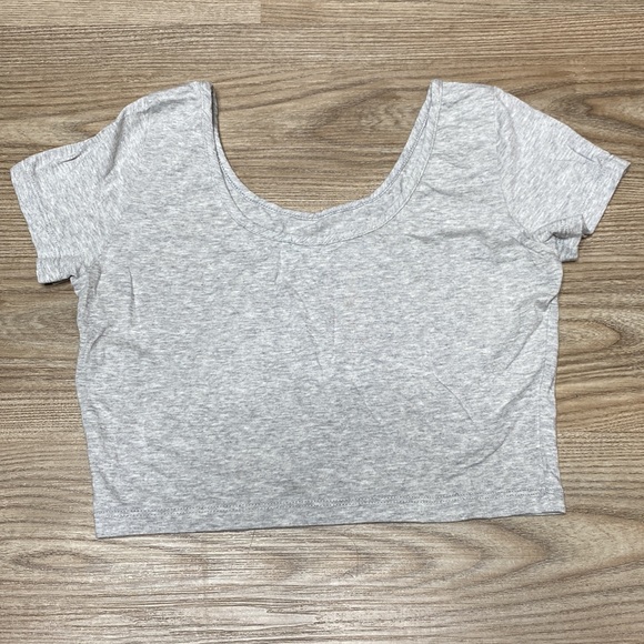 Soprano Short Sleeve Scoop Neck Crop Top - Picture 4 of 8